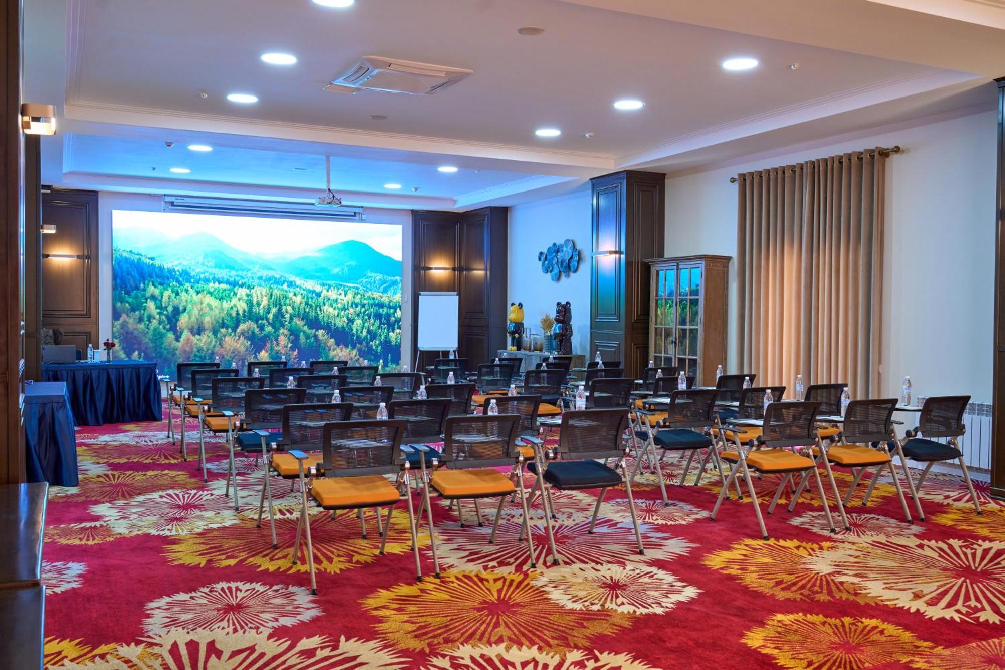 Garden Hotel & Spa Bishkek Exterior foto