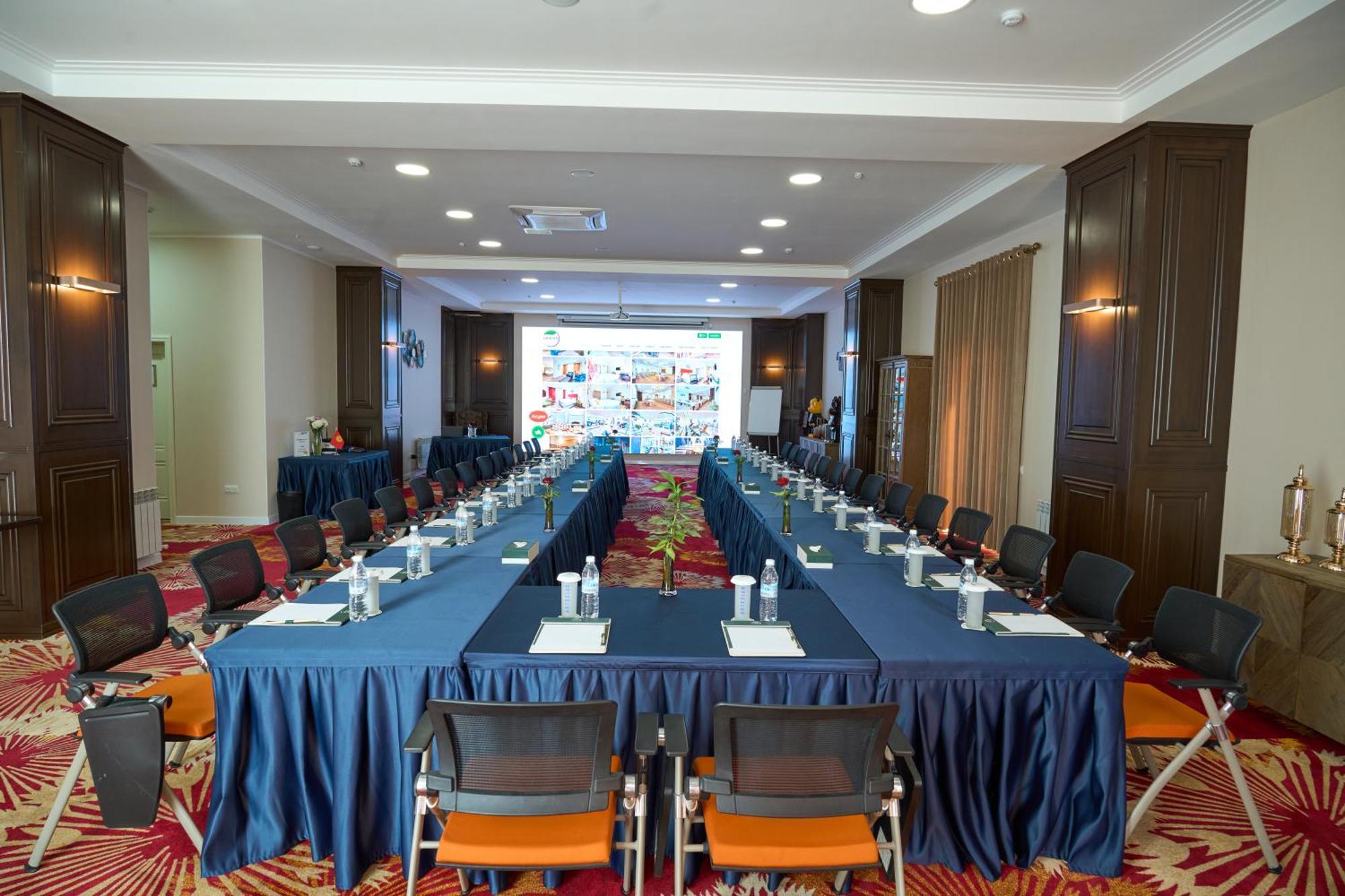 Garden Hotel & Spa Bishkek Exterior foto