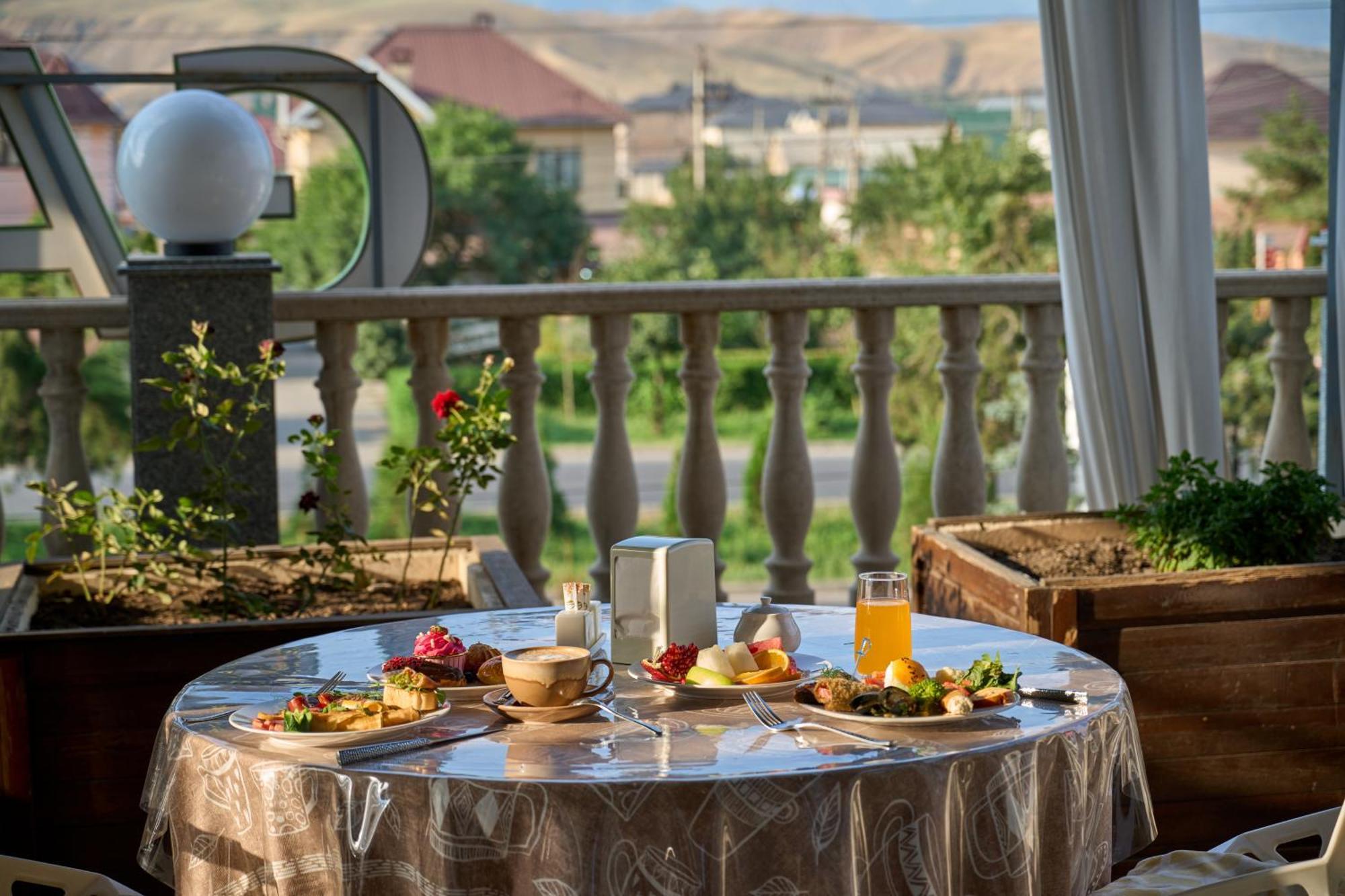Garden Hotel & Spa Bishkek Exterior foto